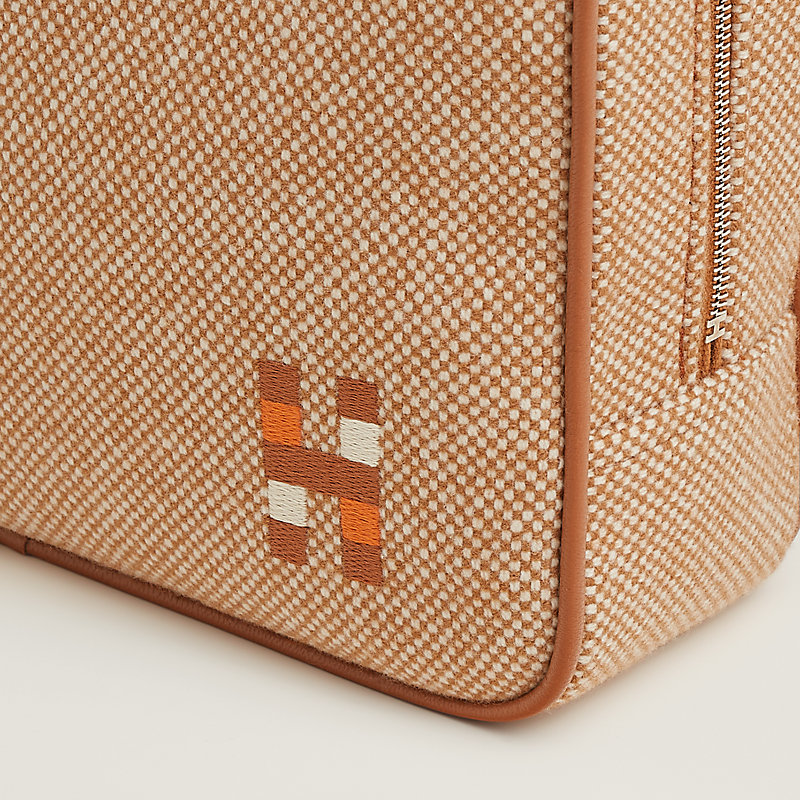 Chapitre H Cavalier case, small model - Beige | Hermès Mainland China